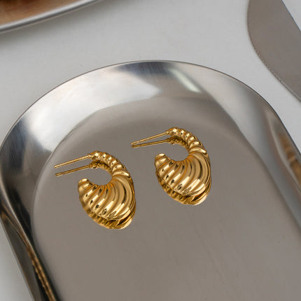 Sculpted Light Curved Huggie Earrings - view 4
