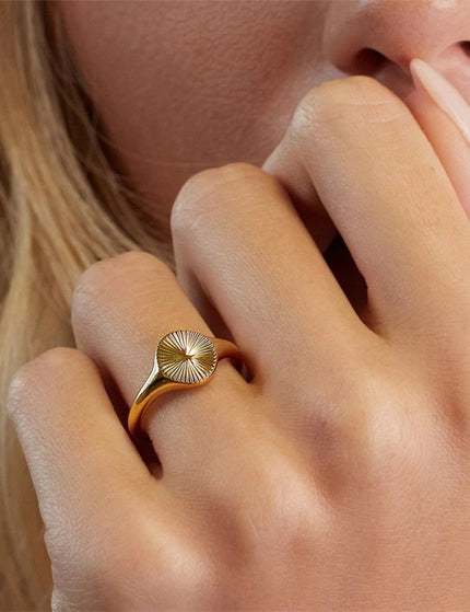 Sol Sunburst Signet Ring